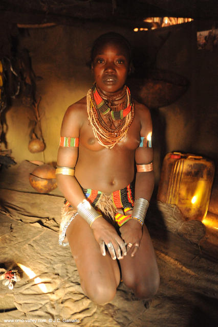 14-girl-hamer-village-omo-valley