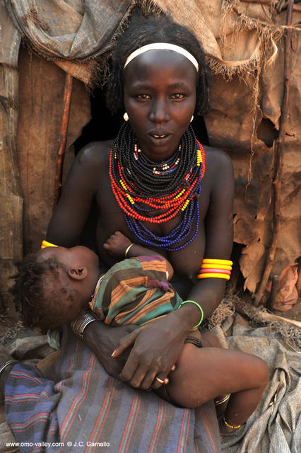 21-dassanech-woman-rio-omo-river