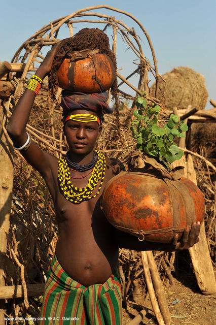 22-dassanech-woman-rio-omo-river