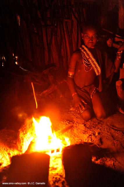 26-erbore-village-fire-omo-valley-ethiopia