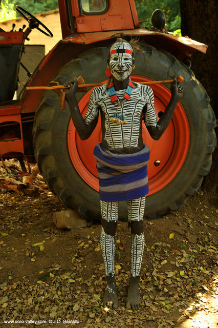 43-karo-tribe-man-omo-valley-murulle